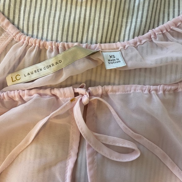 Floral, spring Lauren Conrad blouse - Picture 2 of 2